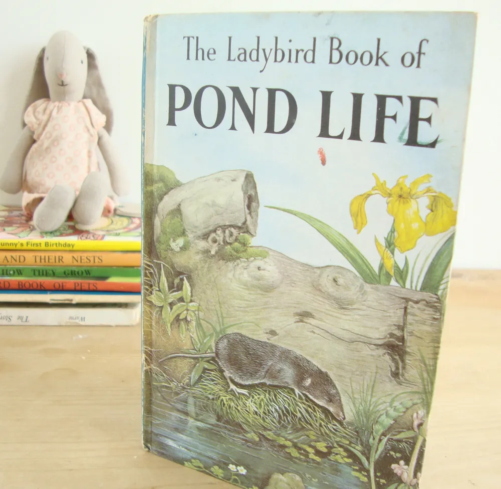 Cottontails Baby Vintage*VINTAGE Ladybird book - Pond Life (1966)